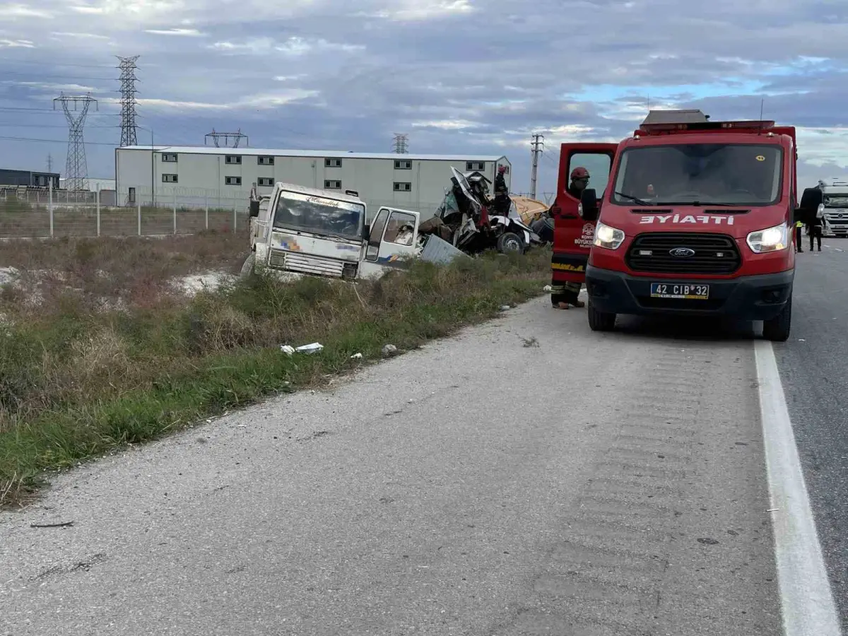 Konya'da tır demir yüklü kamyona çarptı: 1 ölü, 1 yaralı 4