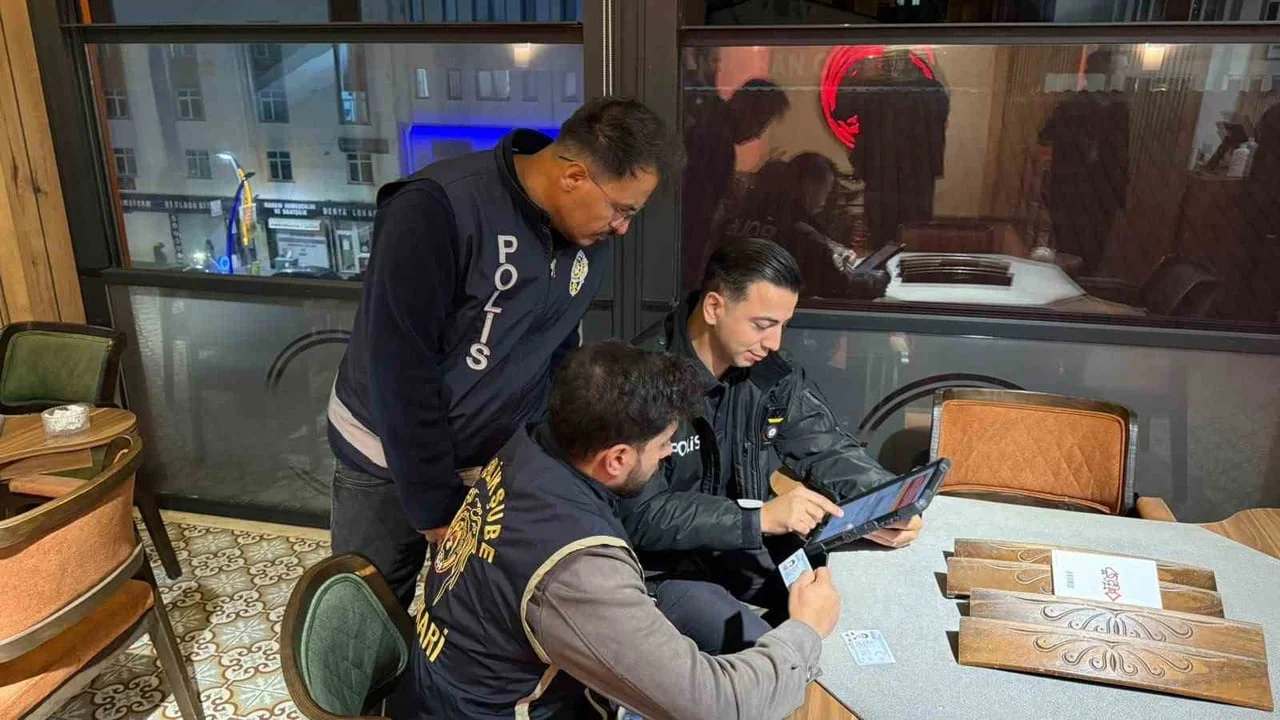 HAKKARİ İL EMNİYET MÜDÜRLÜĞÜ, KENT GENELİNDE HUZUR VE GÜVENLİĞİN SAĞLANMASI, SUÇ VE SUÇLULARLA...