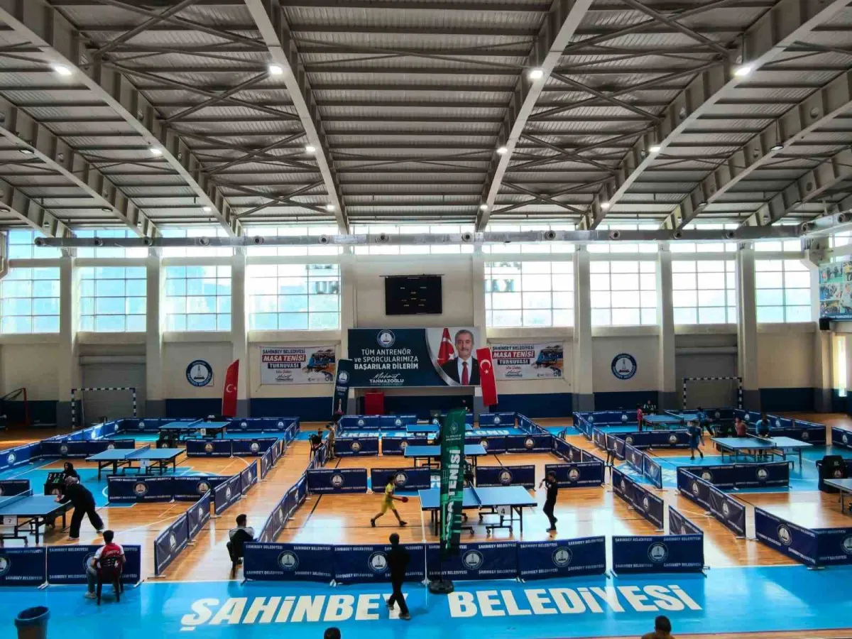 Şahinbey'de 103. yıl coşkusu yüzlerce sporcunun katılımıyla sahalara taşındı 3