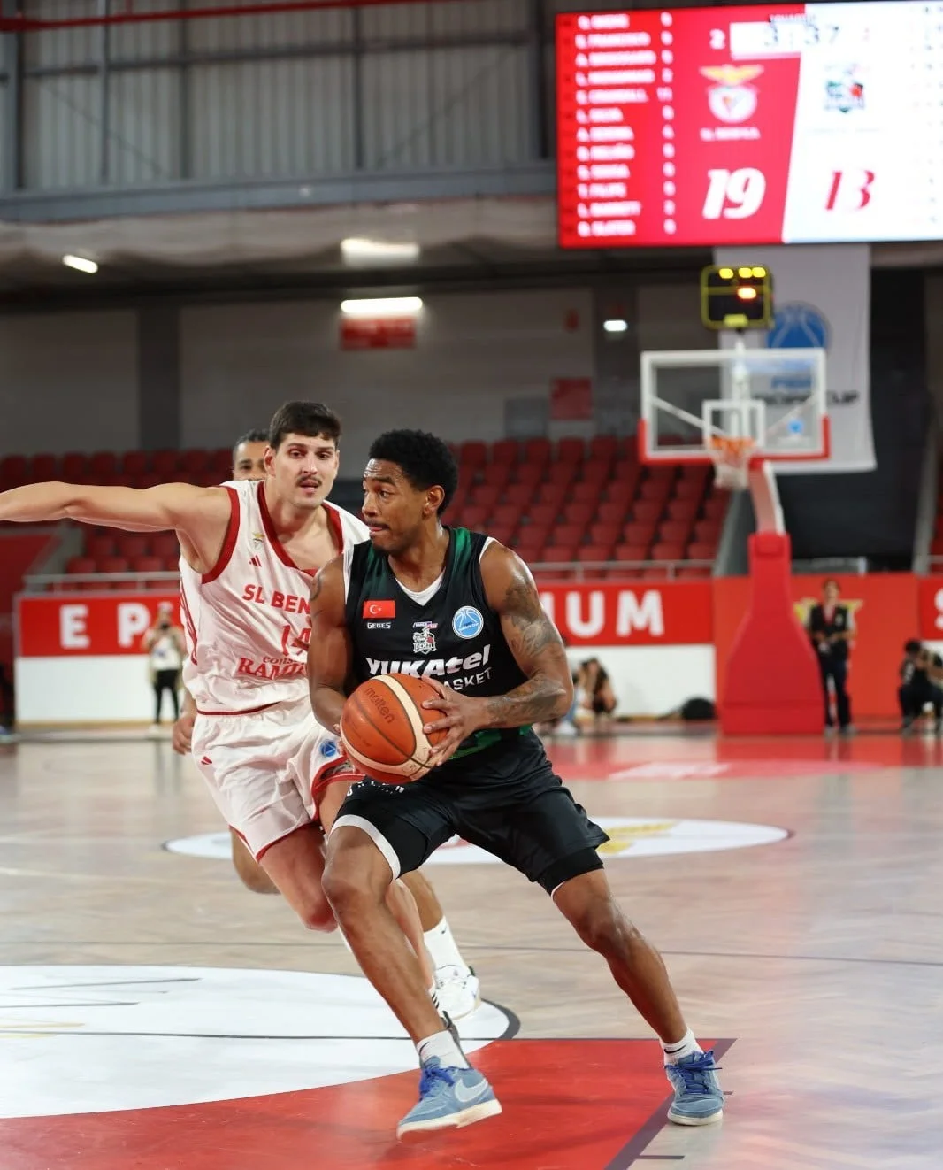 Y. DENİZLİ BASKET BAŞANTRENÖRÜ ZAFER AKTAŞ, TRABZONSPOR MAÇININ İKİNCİ PERİYODUNDA HEM SAVUNMADA...