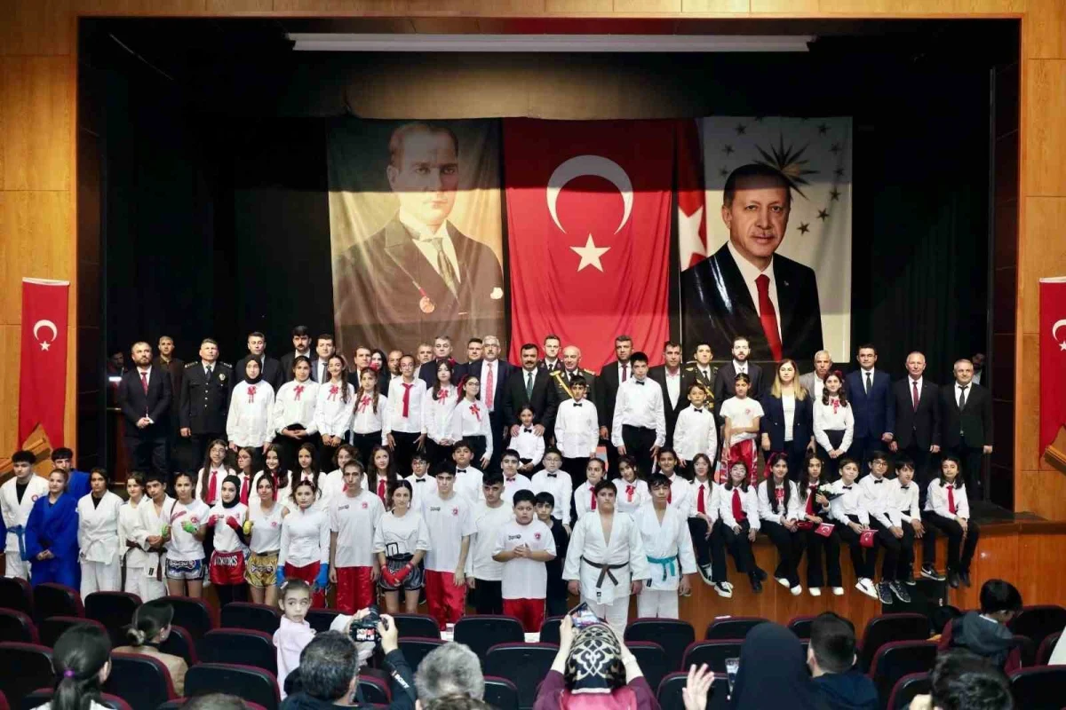 Cumhuriyet'in 103. yıl dönümü Kahta'da kutlandı 1
