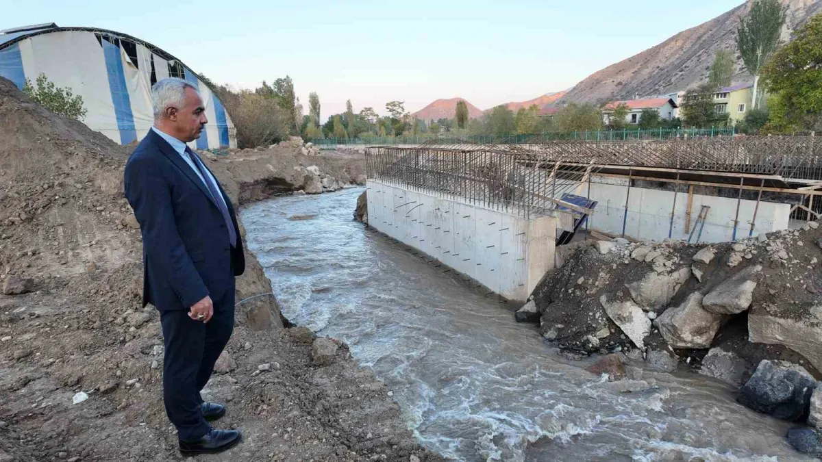 Oltu'da trafik yükünü hafifletecek köprülerin inşası başladı 2