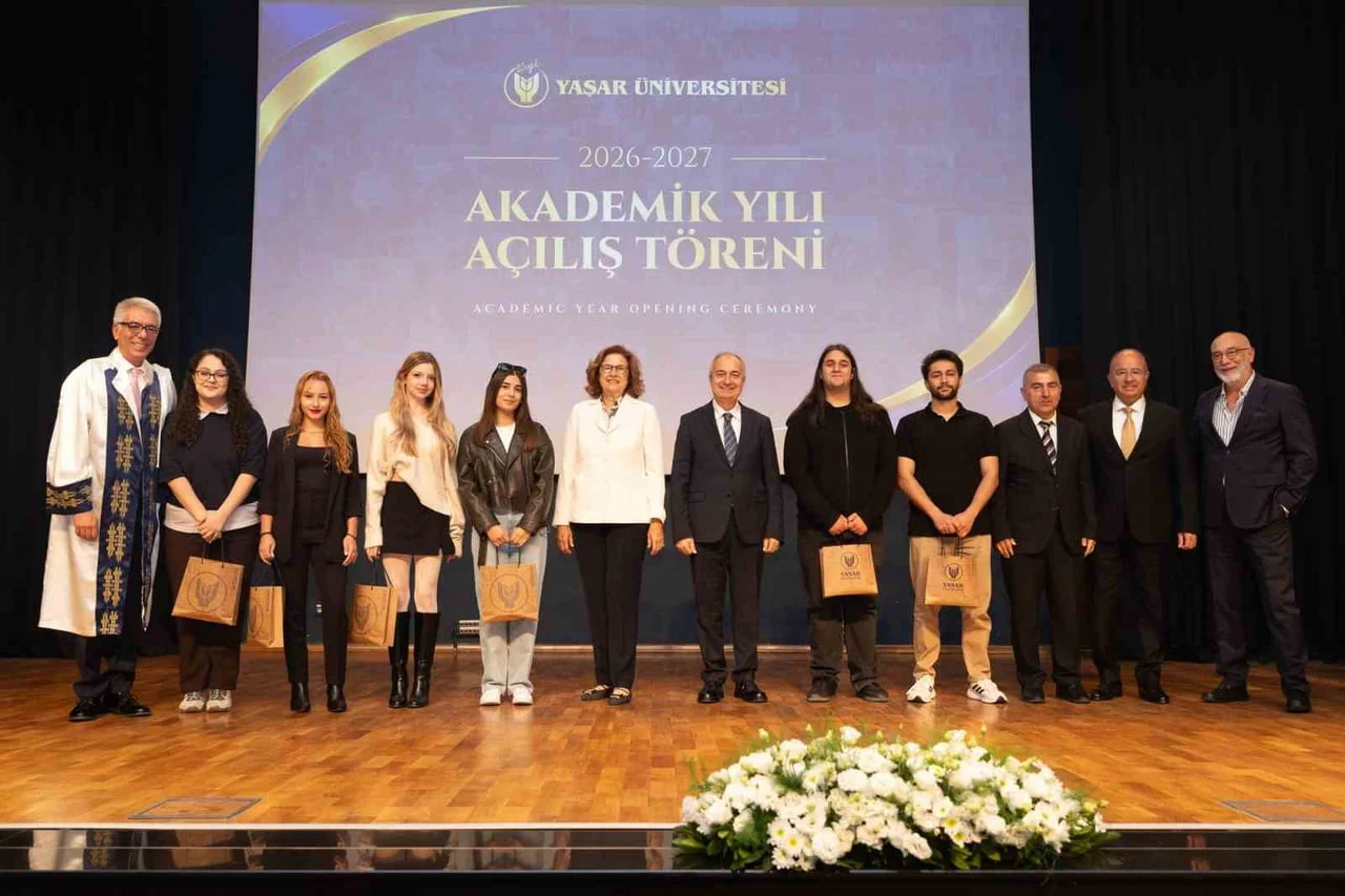 TÖRENDE ÜNİVERSİTEYE DERECEYLE YERLEŞEN ÖĞRENCİLERE BAŞARI ÖDÜLLERİ DE TAKDİM EDİLDİ.