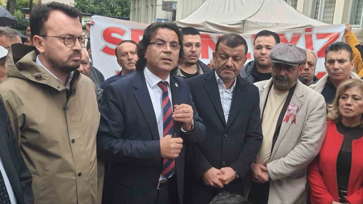 Denizli'de tutuklanan Şeniz Doğan için belediye önünde destek buluşması ikinci gününde sürdü 4