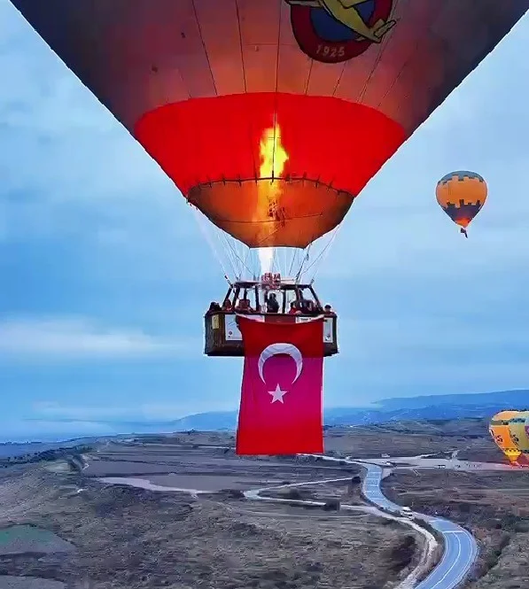 Pamukkale'de Cumhuriyet coşkusu gökyüzüne taşındı 2
