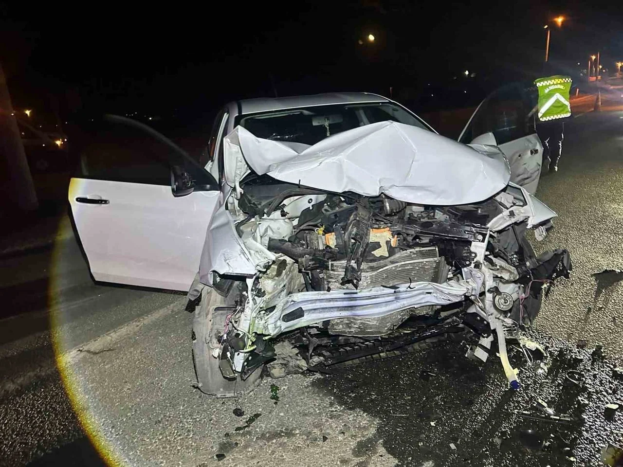KEŞAN’DA İKİ OTOMOBİLİN ÇARPIŞTIĞI KAZADA 5 KİŞİ YARALANDI