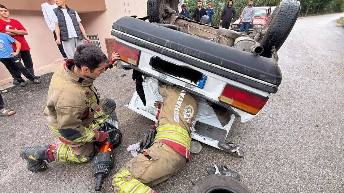 İskenderun'da takla atan otomobilin sürücüsü yaralandı 2
