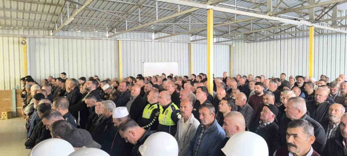 Kanser tedavisi gören polis memuru Hakan Göçmez memleketi Samsun'da son yolculuğuna uğurlandı 3