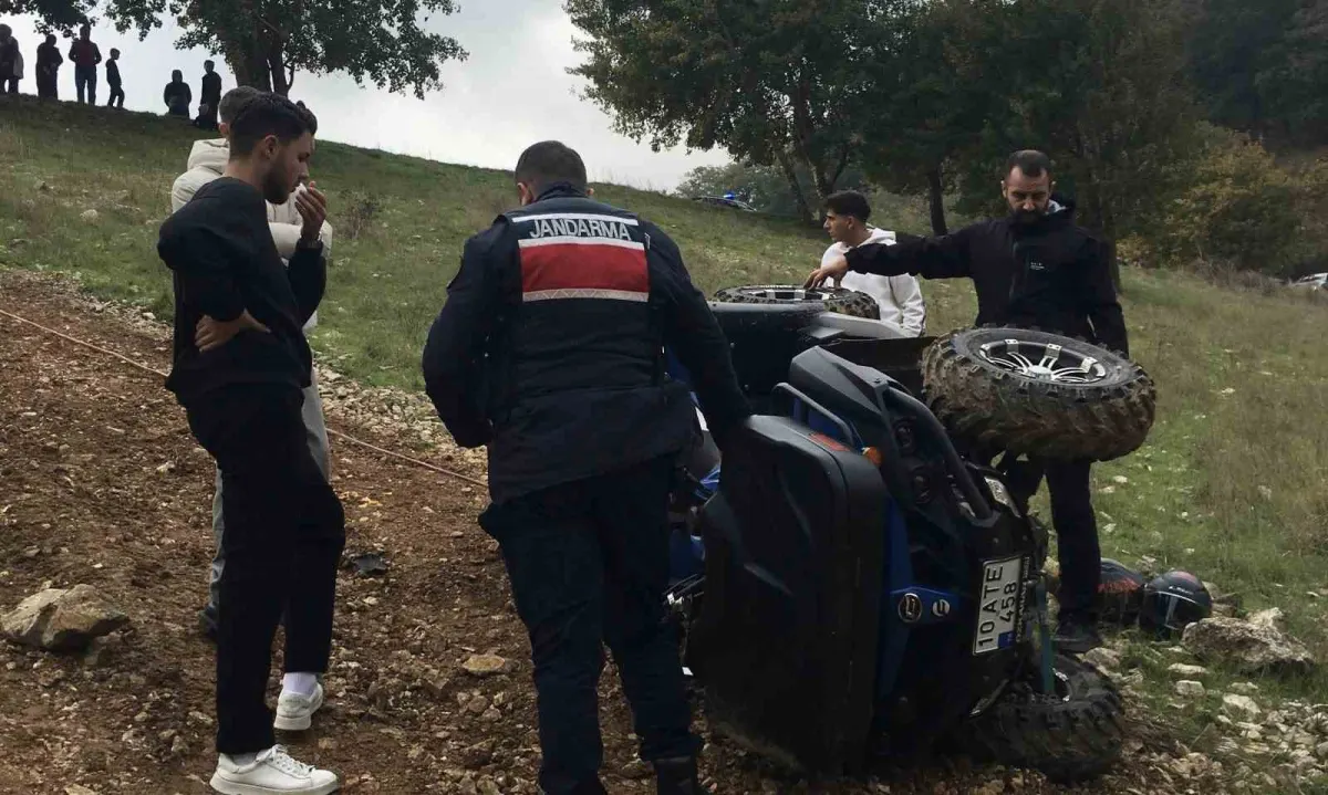 Erdek'te yamaçtan tırmanan ATV devrildi: 2 yaralı 3