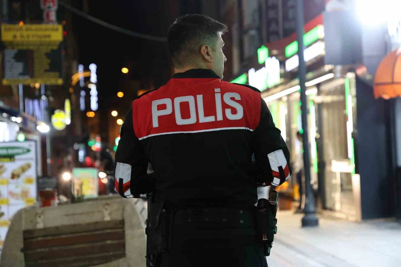 ELAZIĞ İL EMNİYET MÜDÜRLÜĞÜ ASAYİŞ VE NARKOTİK SUÇLARLA MÜCADELE ŞUBE MÜDÜRLÜĞÜ EKİPLERİ, KENT...