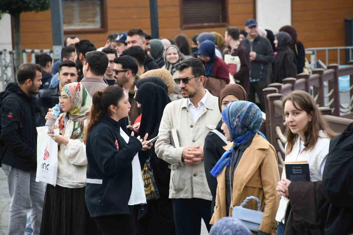 Balıkesir Kitap Fuarı'nda edebiyat dolu günler: Binlerce okur imza ve söyleşilere katıldı 3