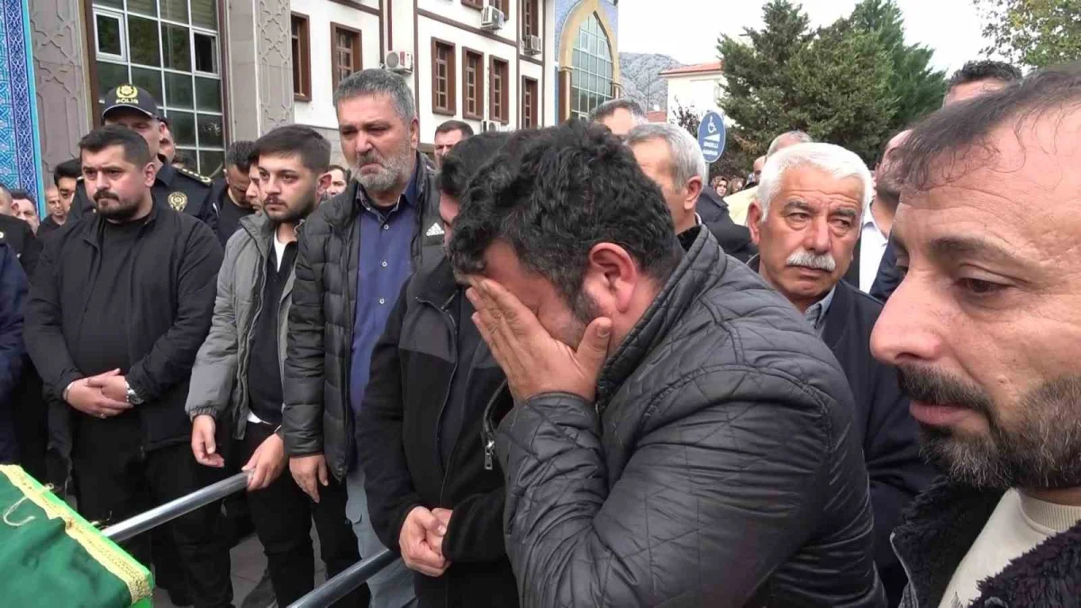 İşe giderken bisikletiyle kaza yapan adliye çalışanı hayatını kaybetti 4