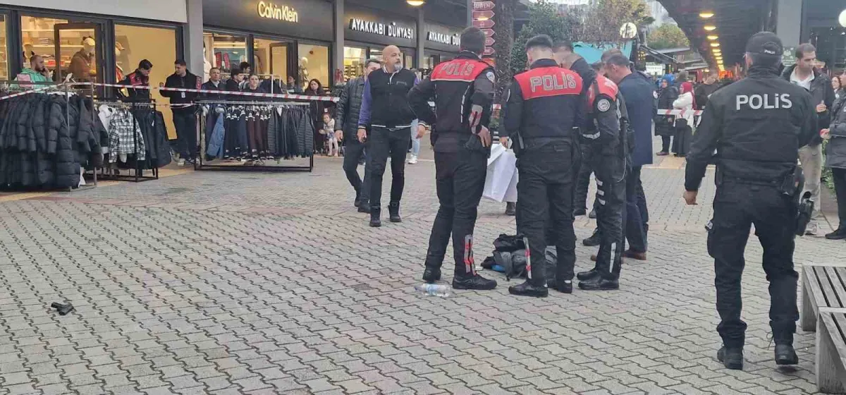 İzmit'te AVM'de silahı ateş alan kişi yaralandı 3