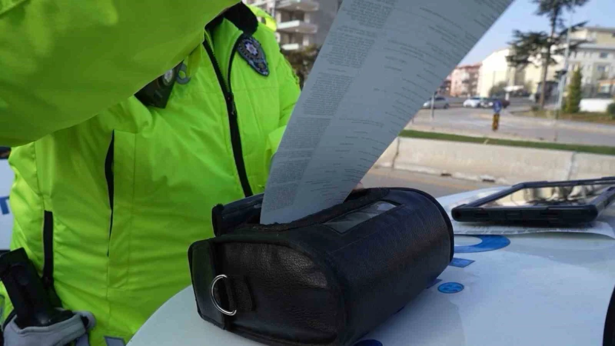 Kırıkkale'de denetimden kaçmak için koltuk değiştiren sürücü drona yakalandı 2