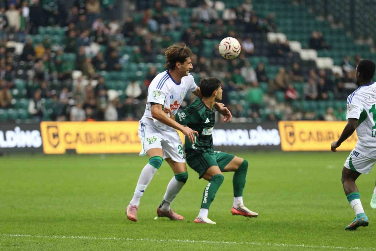 Kocaelispor ile Çaykur Rizespor maçının ilk yarısında gol sesi çıkmadı 1