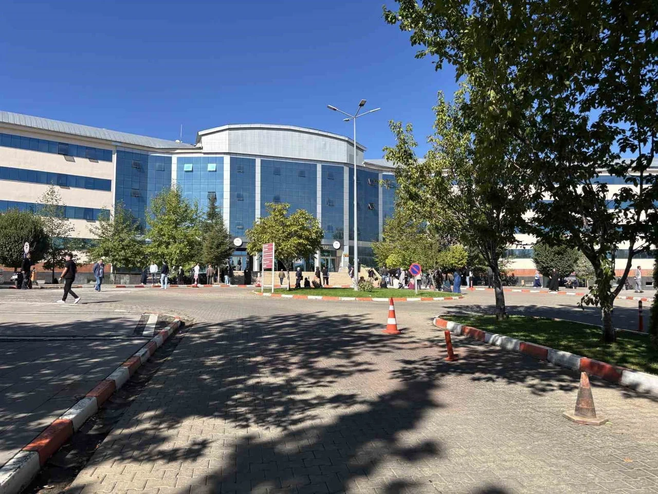 TÜRKİYE GENELİNDE OLDUĞU GİBİ BİNGÖL’DE DE KAMU PERSONEL SEÇME SINAVI (KPSS) ÖN LİSANS OTURUMU...