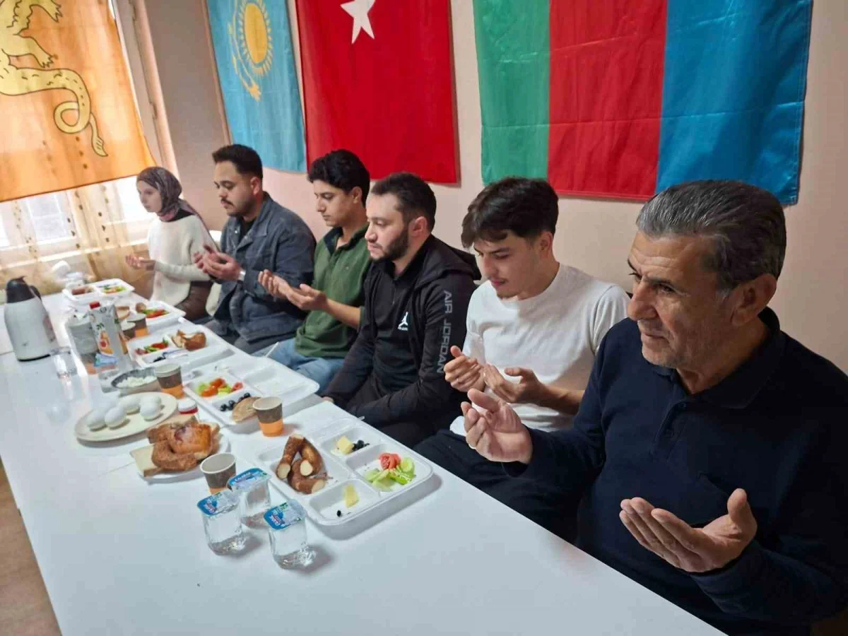 Eskişehir'de eğitim gören Türk Dünyası öğrencileri kahvaltıda bir araya geldi 4