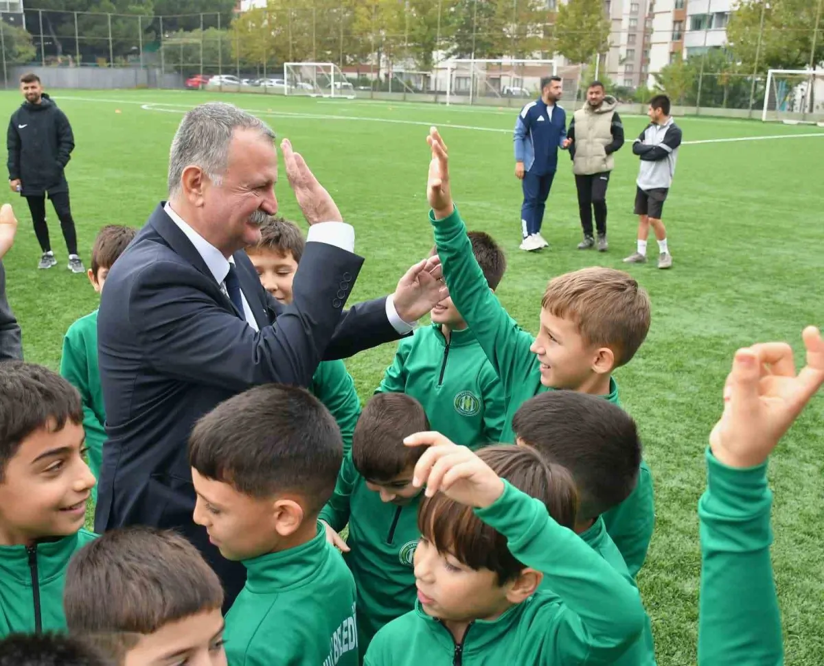 Yunusemre'de 29 Ekim coşkusu miniklerin futbol turnuvasıyla kutlandı 3