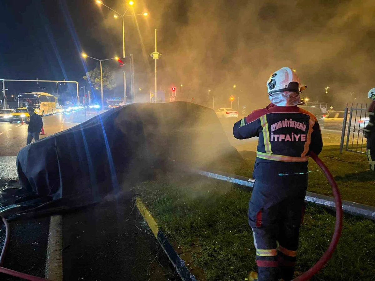 Aydın'da tırla çarpışan elektrikli otomobil küle döndü: Alevler 3 saatte söndürüldü 5