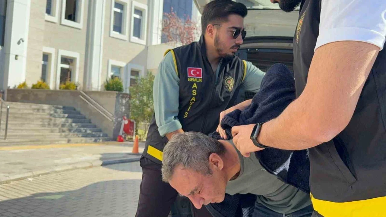 BURSA’NIN GEMLİK İLÇESİNDE VURAL KARA VE EŞİ ASİYE KARA’YI EVLERİNDE ÖLDÜRDÜĞÜ İDDİASIYLA...