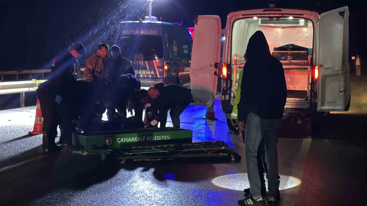 Çanakkale'de feci kaza: Paramparça olan otomobilde iki kişi hayatını kaybetti 4