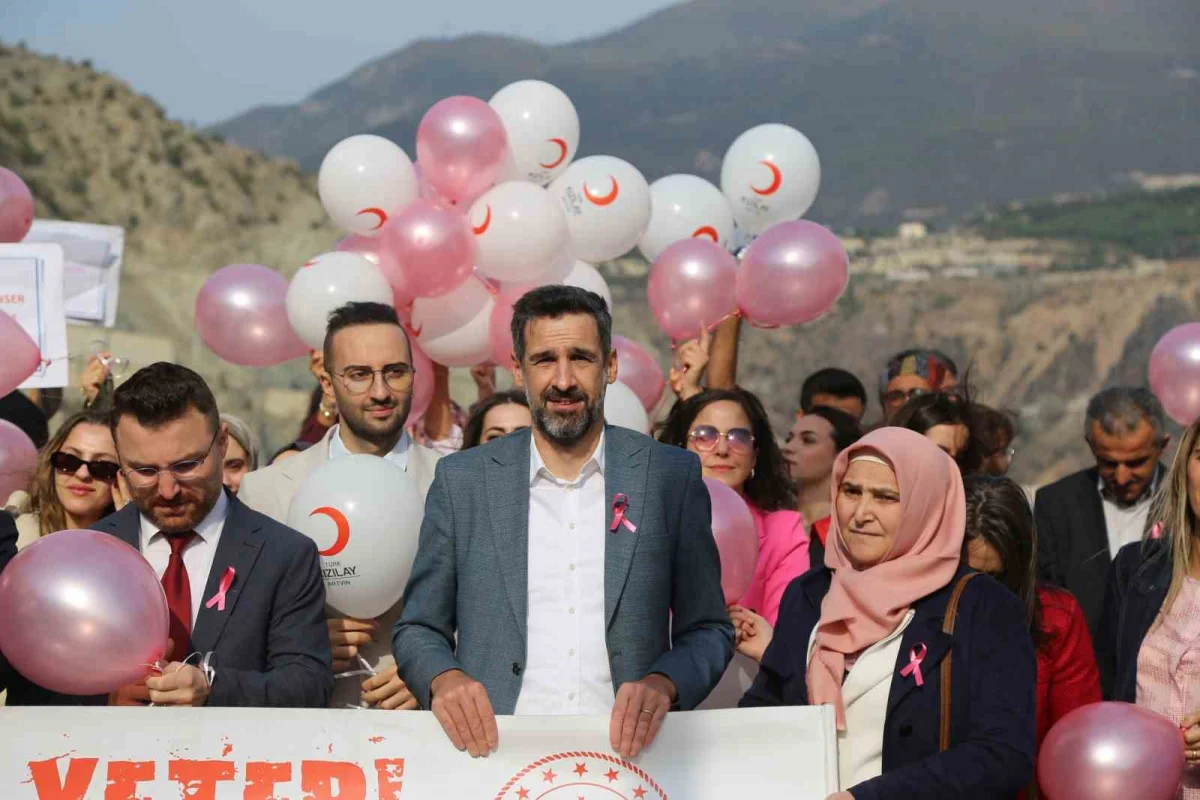 Deriner Barajı'nda meme kanserinde erken teşhis için balonlar gökyüzüne bırakıldı 2