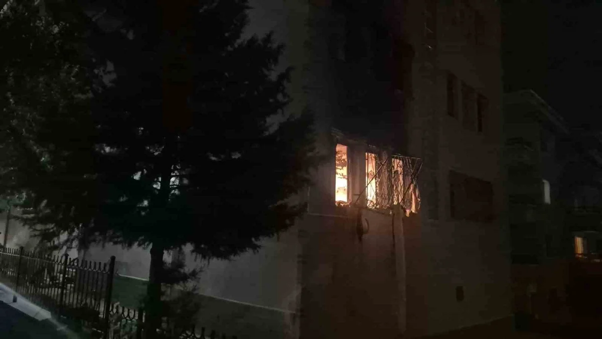 Ankara'da bir dairede doğal gaz patlaması yaşandı 1