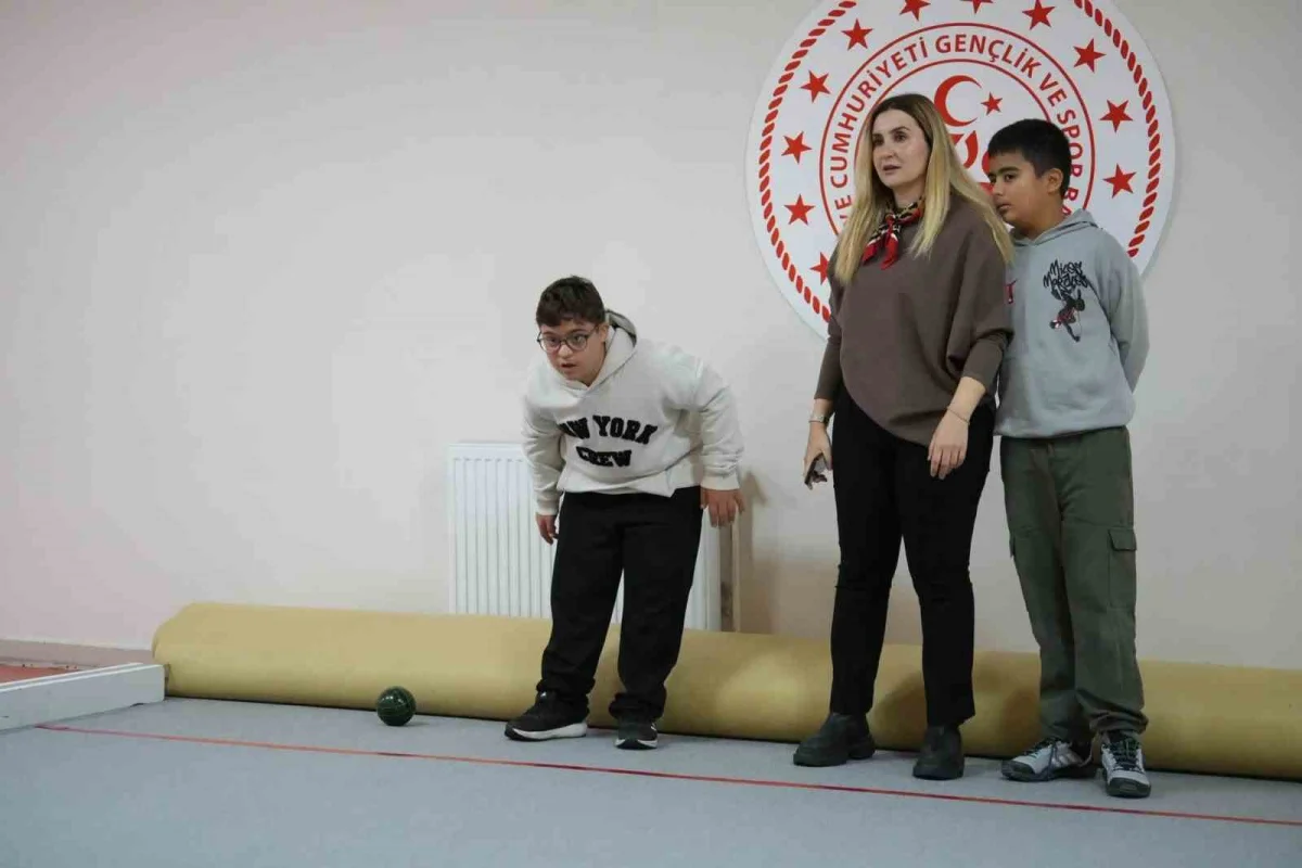 Muğla'da özel sporcular bocce sahasında bir araya geldi 1
