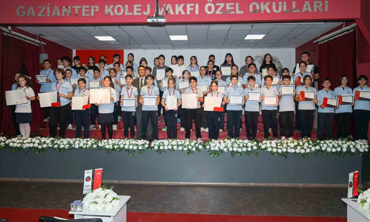 GKV ÖZEL OKULLARINDA CAMBRİDGE VE TOEFL SERTİFİKA TÖRENİ