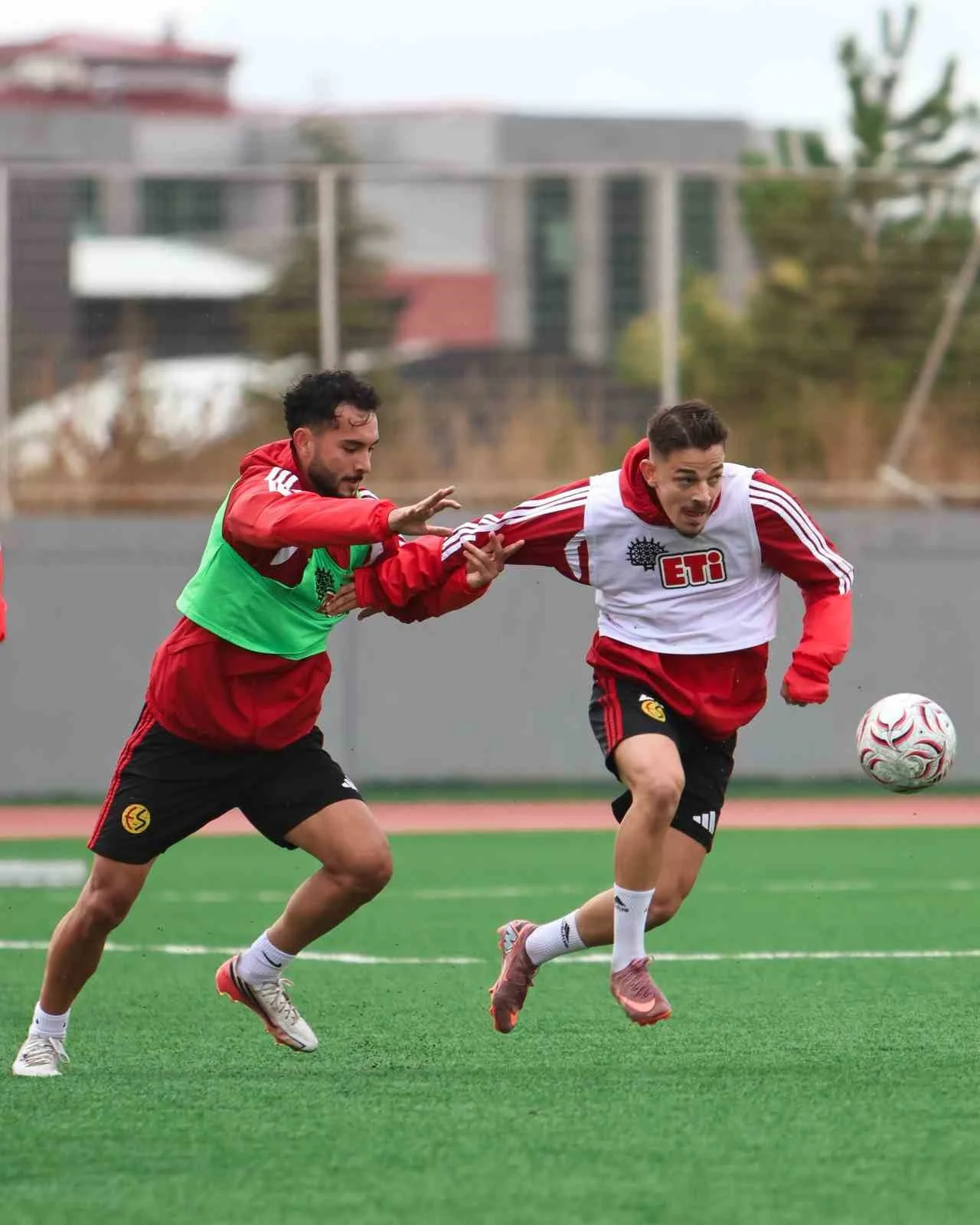TFF 3. LİG 2. GRUP'TA MÜCADELE EDEN ESKİŞEHİRSPOR, 1922 AKŞEHİR SK MAÇI İÇİN HAZIRLIKLARINI...