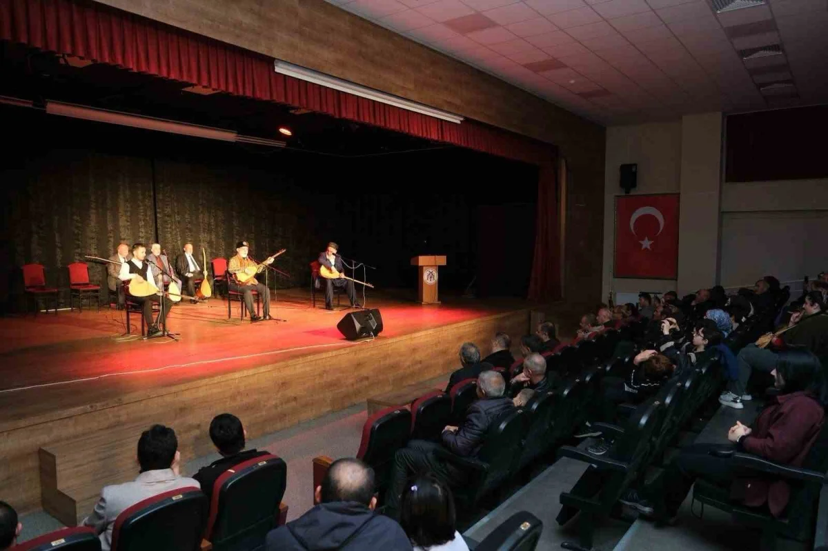 Erzincan'da halk ozanları Aşıklar Gecesi'nde buluştu 1
