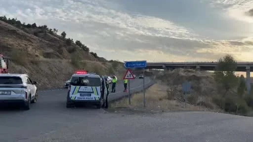 Bingöl'de midibüs ve pikap çarpıştı: 1'i ağır 12 yaralı