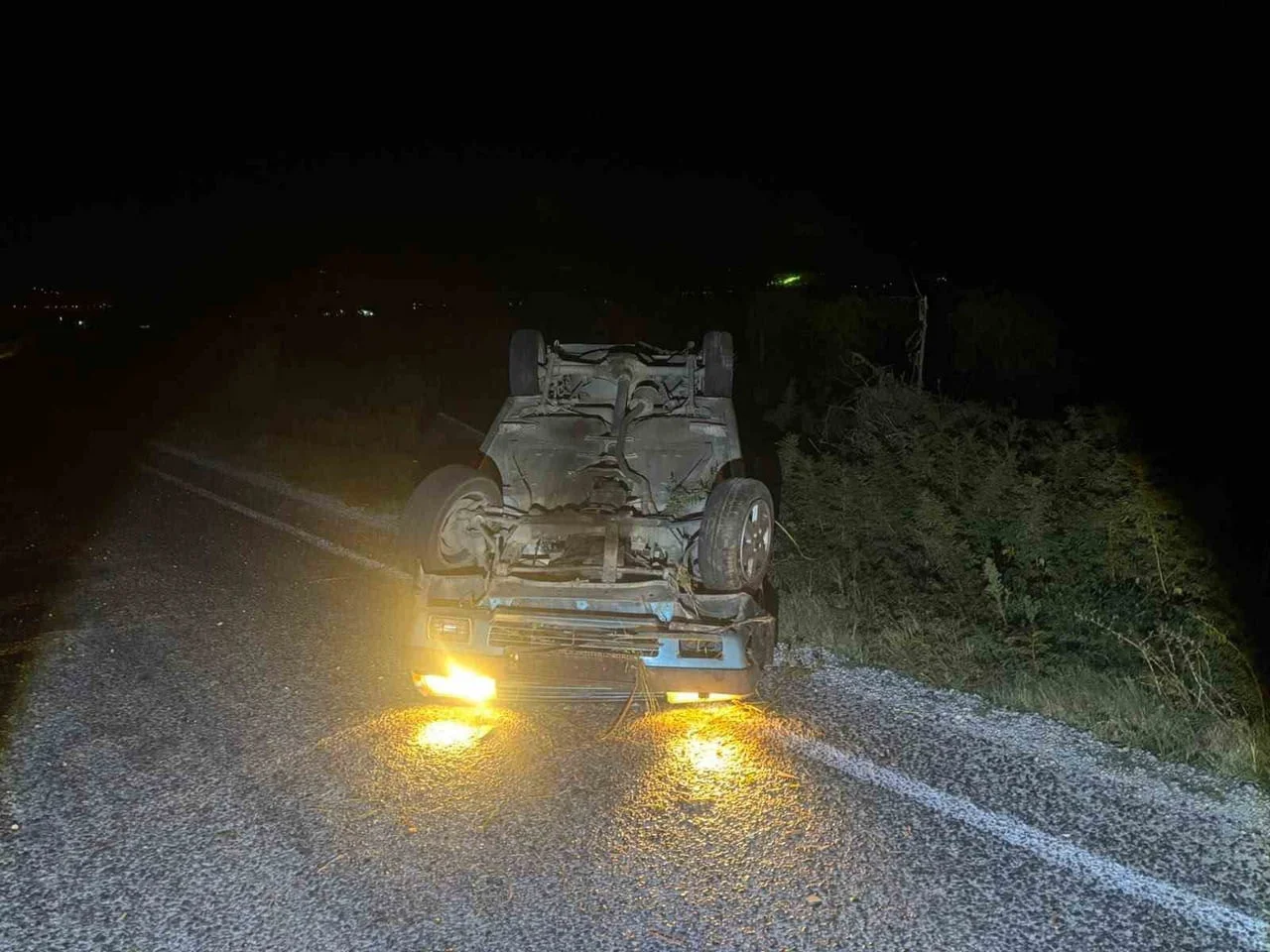 ALAŞEHİR İLÇESİNDE VİRAJI ALAMAYAN OTOMOBİL TAKLA ATTI