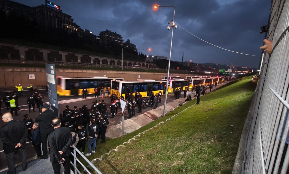 Fenerbahçe taraftarları RAMS Park'a ulaştı 4