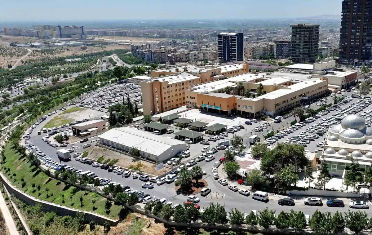Şanlıurfa'da 60 yaşındaki kadının beyninden 10 santimetrelik kitle çıkarıldı 2