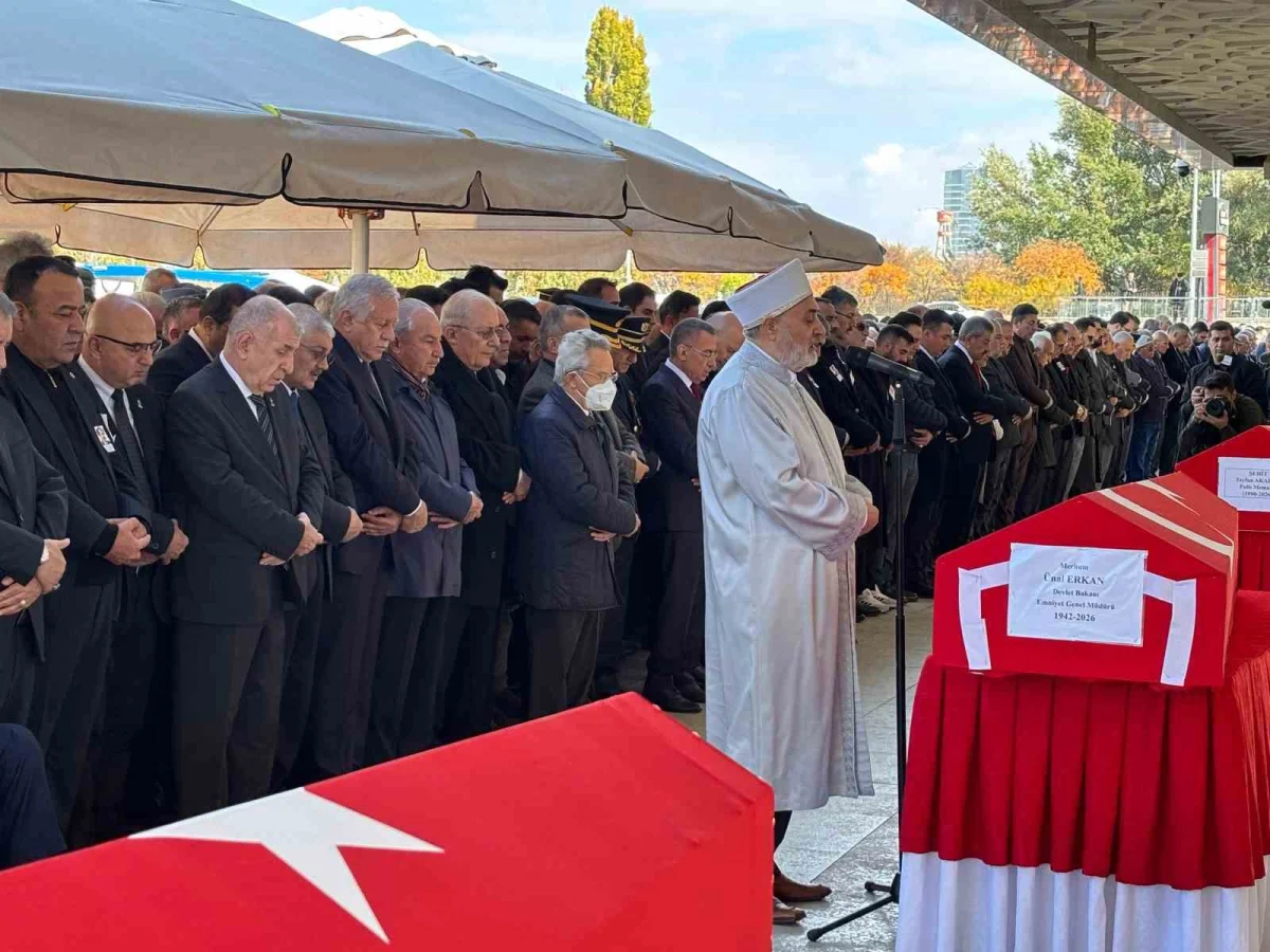 Eski Devlet Bakanı Ünal Erkan ve emekli Tuğgeneral Gökhan Şahin son yolculuğuna uğurlandı 3