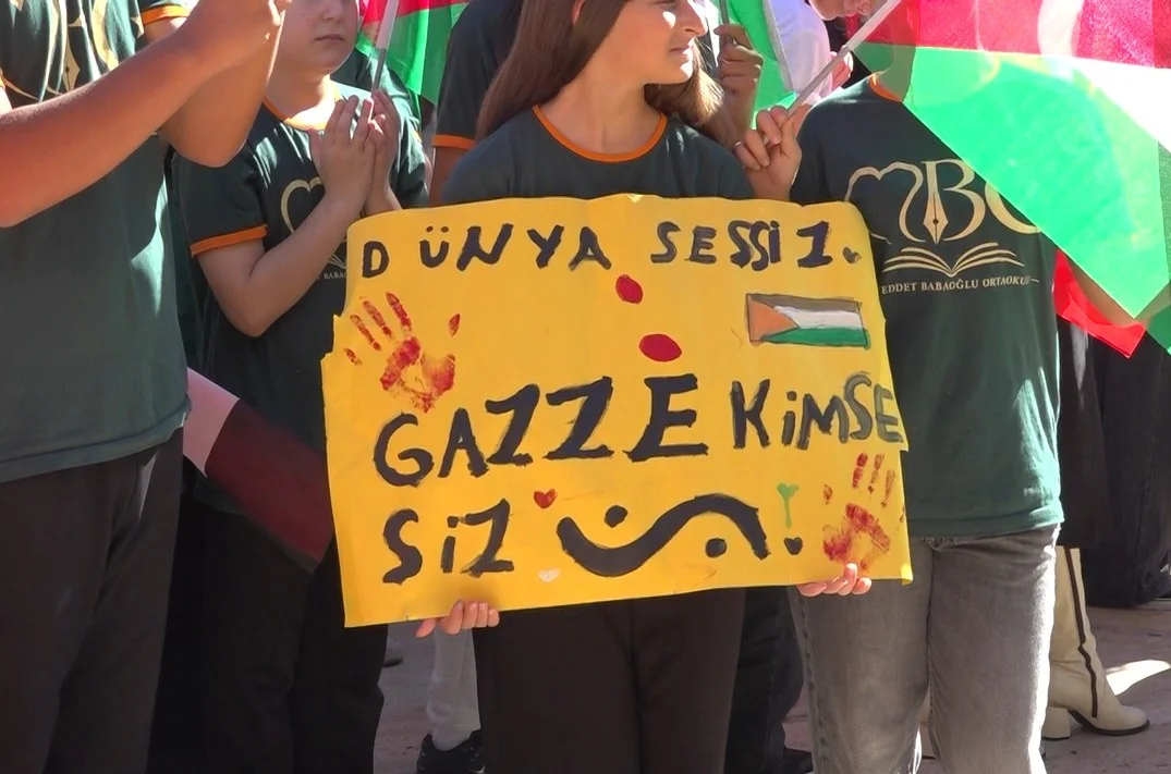 Alanya'da binlerce kişi Gazze için sessiz yürüyüş düzenledi 5