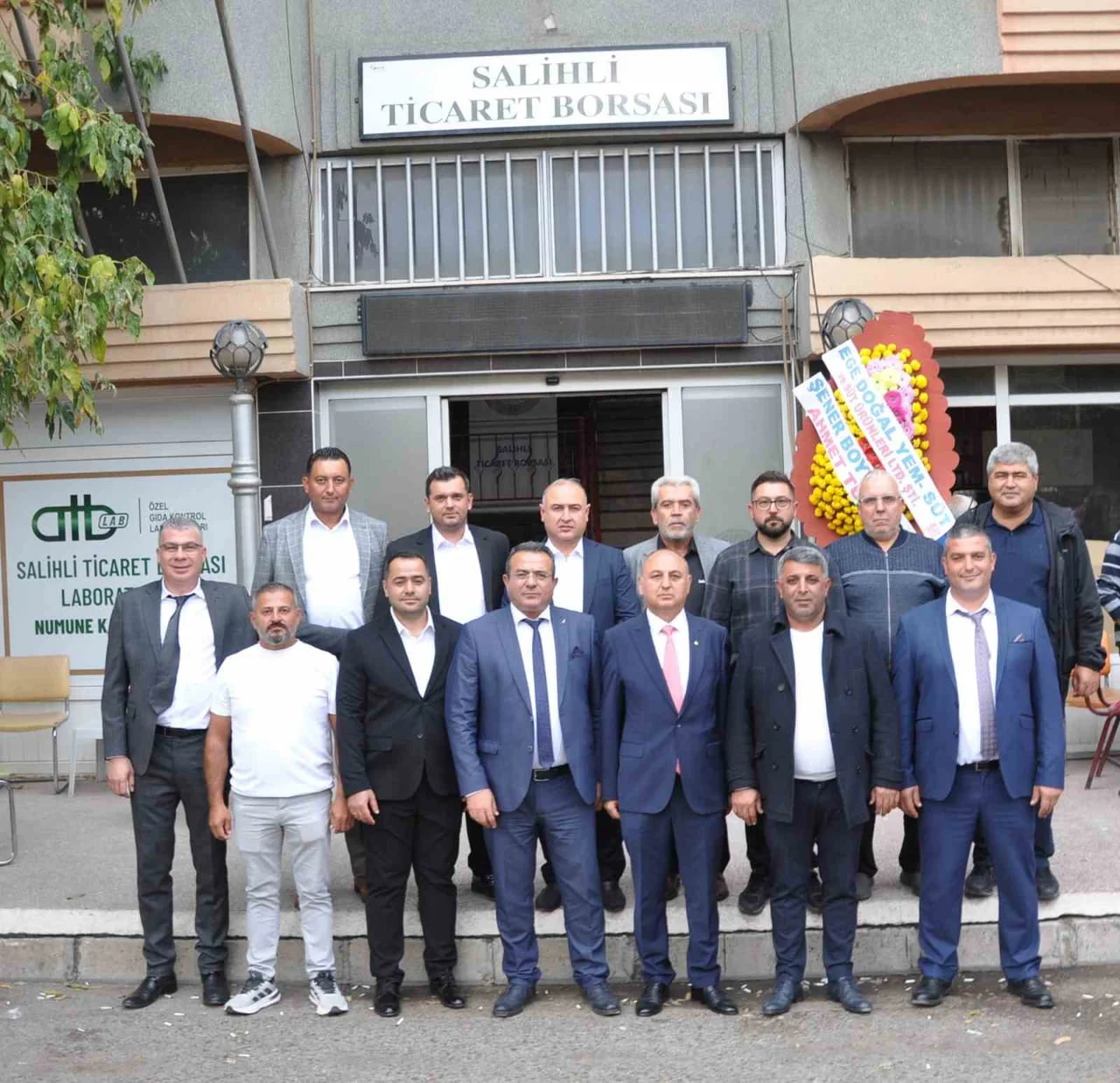 MANİSA’NIN SALİHLİ İLÇESİNDEKİ TİCARET BORSASI’NIN OLAĞAN GENEL KURULUNDA İKİ ADAYIN YARIŞTIĞI...