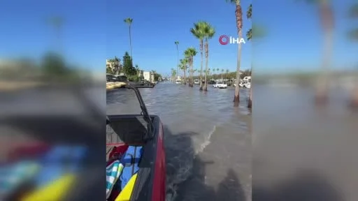ABD'nin California eyaletinde Rachel Tropikal Fırtınası'nda okyanus sularının yükselmesiyle kıyı...