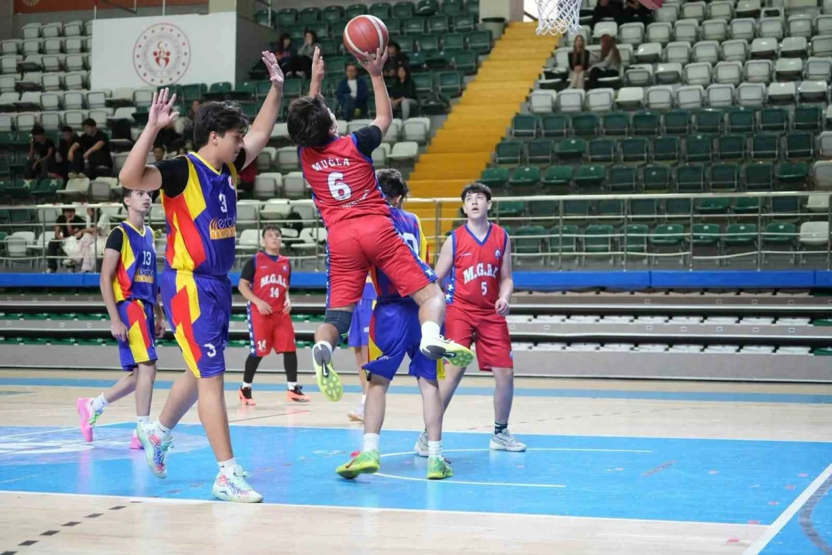 Muğla'da gençler basketbol ilçe birinciliği için parkede 5