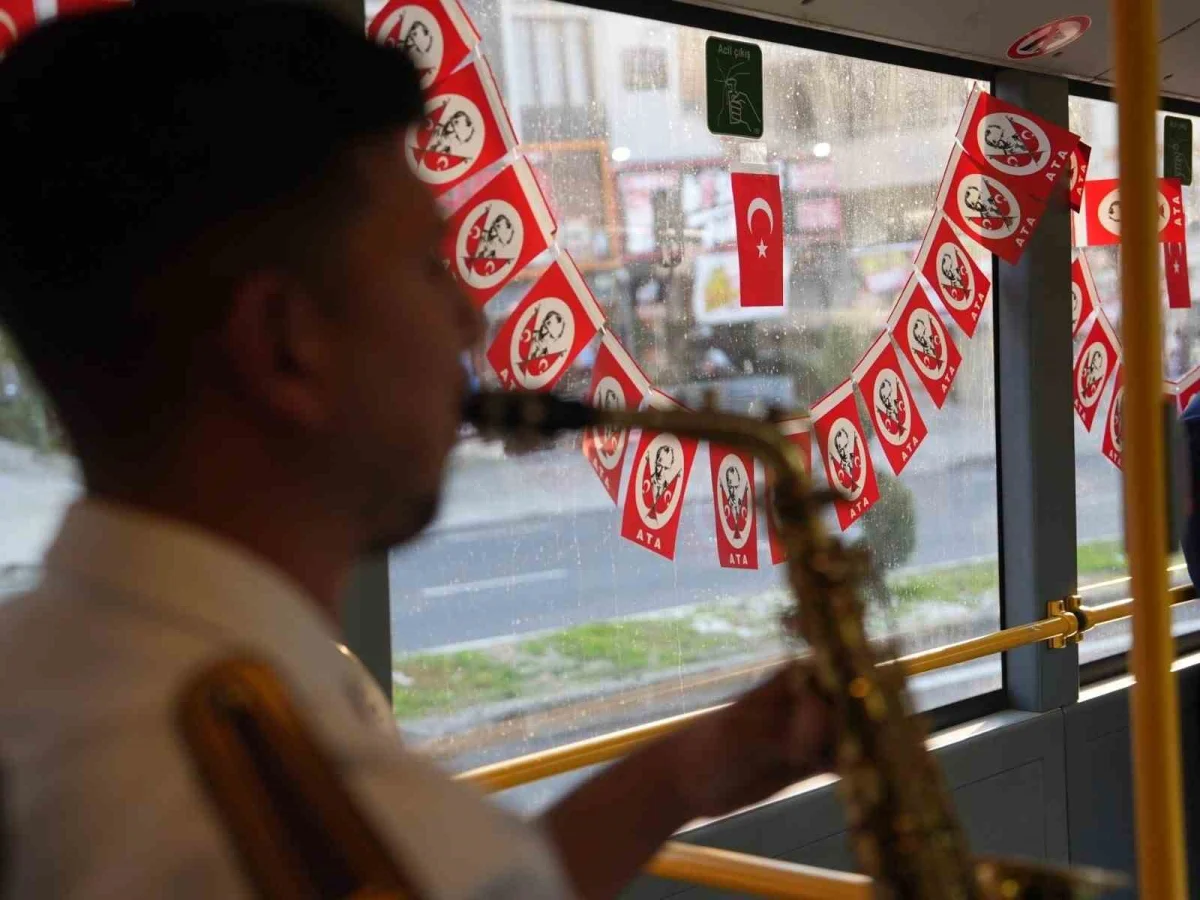 Düzce'de belediye otobüsünde yolculara 29 Ekim bando sürprizi 5