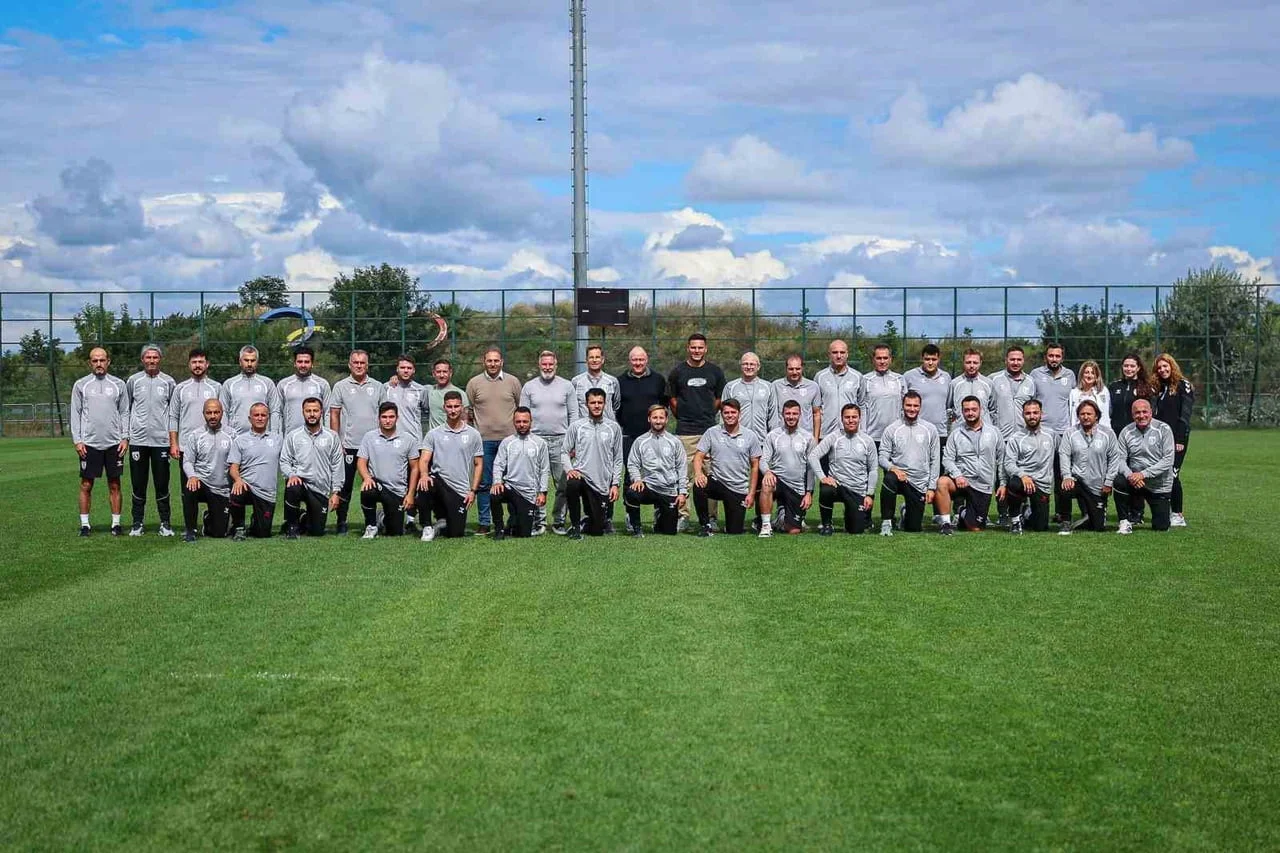 SAMSUNSPOR TEKNİK DİREKTÖRÜ THORSTEN FİNK, AKADEMİYİ ZİYARET EDEREK FUTBOLCULARI VE TEKNİK HEYETİ...