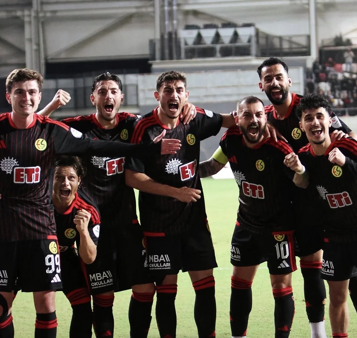 ALTAY, TFF 3. LİG 2. GRUP MÜCADELESİNDE SAHASINDA ESKİŞEHİRSPOR’A 4-1 MAĞLUP OLDU.