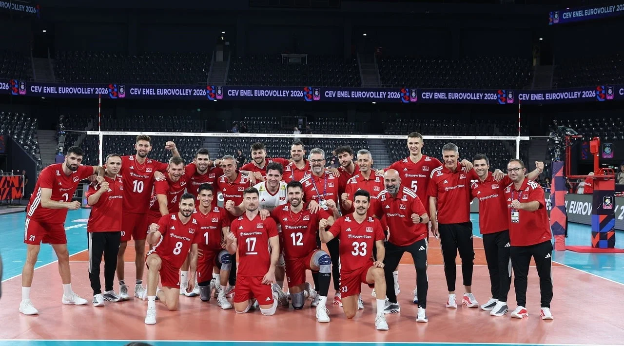 A MİLLİ ERKEK VOLEYBOL TAKIMI, 10-26 EYLÜL 2027 TARİHLERİ ARASINDA POLONYA'NIN EV SAHİPLİĞİNDE...