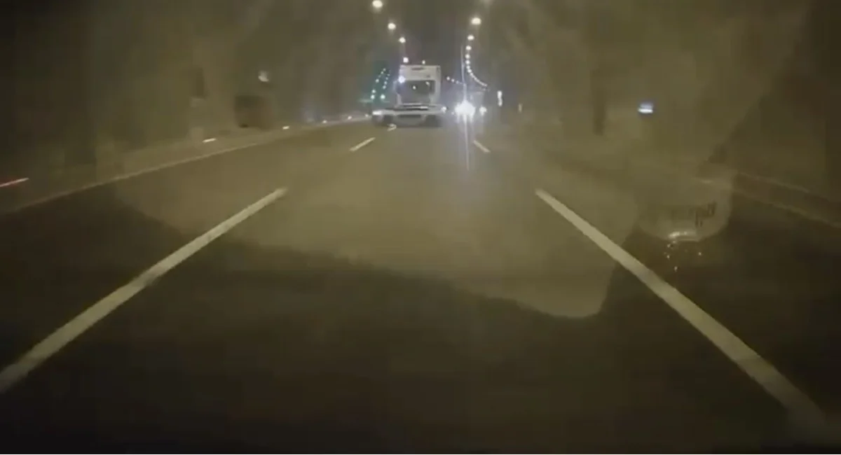 Bolu Dağı Tüneli'nde tırın otomobile çarpıp kaçtığı kaza kamerada 1