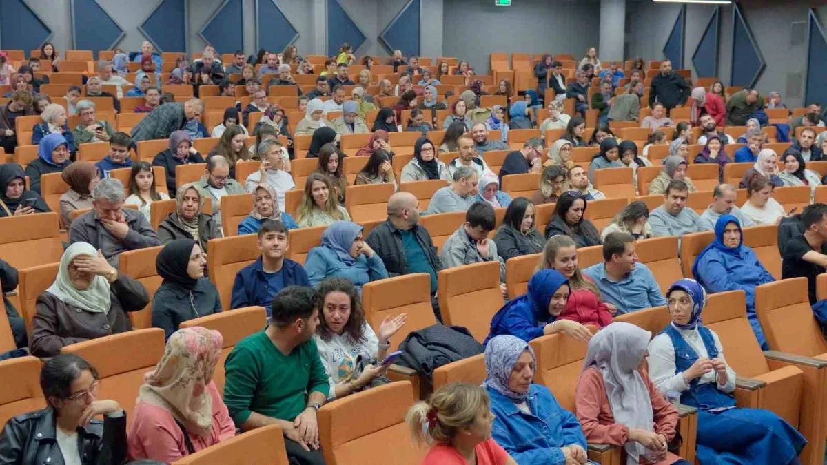Püsküllü Muamma tiyatro oyunu Yıldırım'da sahnelendi 5