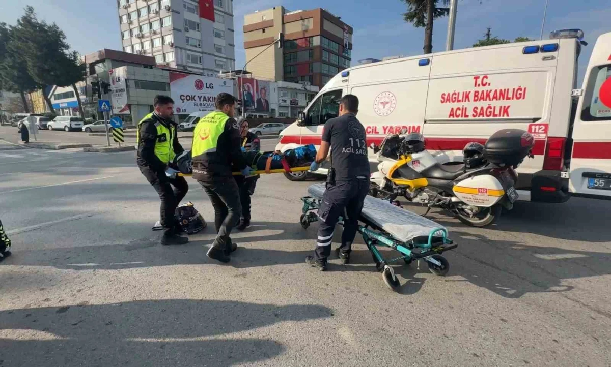 Samsun'da yolun karşısına geçmek isteyen kadına hafif ticari araç çarptı 3