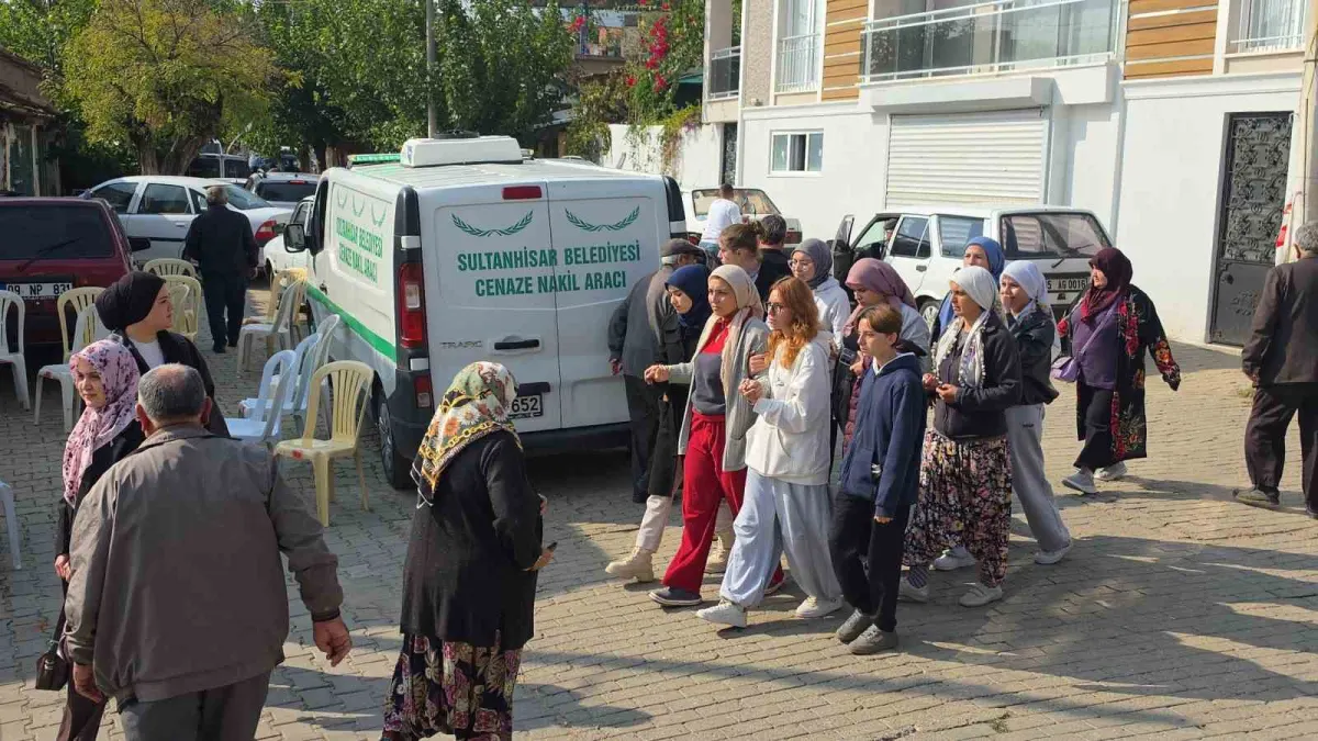 Uzaklaştırma kararı aldırdığı eski erkek arkadaşı tarafından öldürülen Kumsal Kayan toprağa verildi 4
