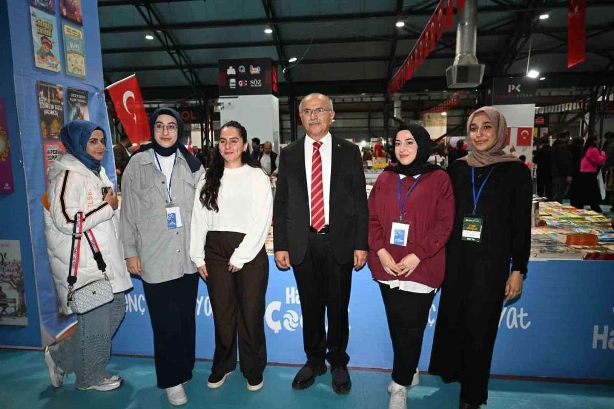 Malatya'da 300'ü aşkın yazarın katıldığı 12. Kitap Fuarı ziyaretçilerini ağırlıyor 3