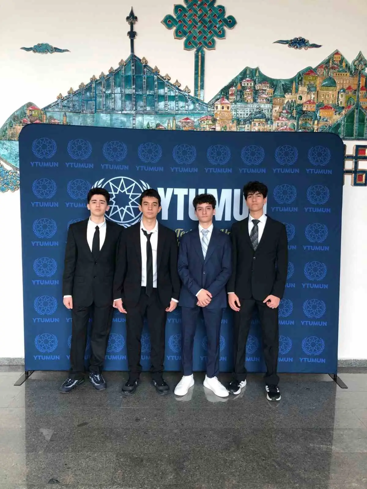 İhlas Koleji öğrencilerinden YTUMUN Konferansı'nda diplomasi başarısı 4